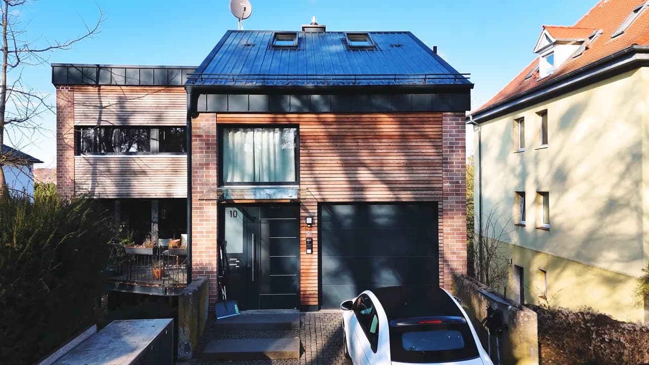 Bauhausvilla im Vorderen Westen in Kassel, Travertin und Sichtmauerwerk