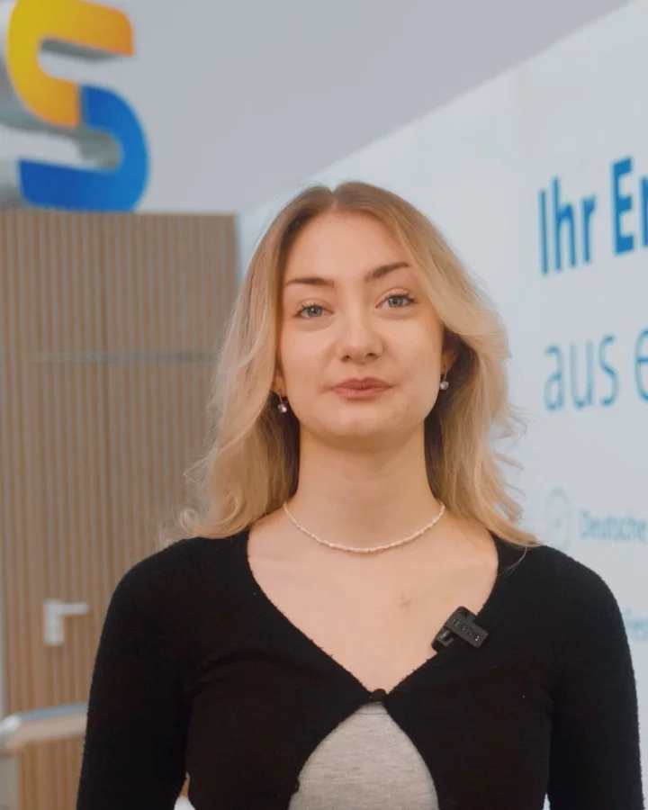 Sprecherin am Messestand der Städtischen Werke