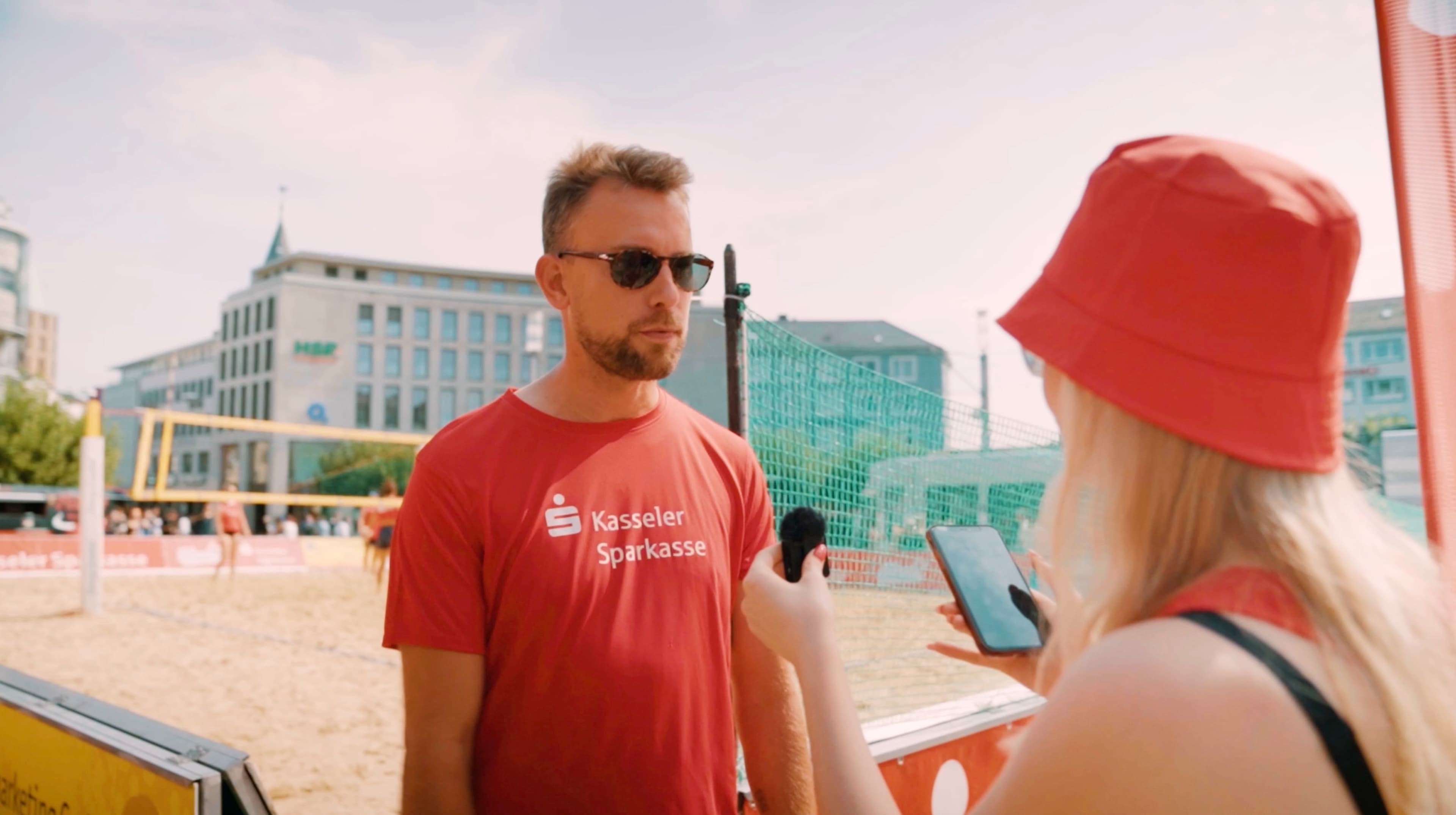 Maximilian Bathon im Interview beim Beach Volleyball Cup