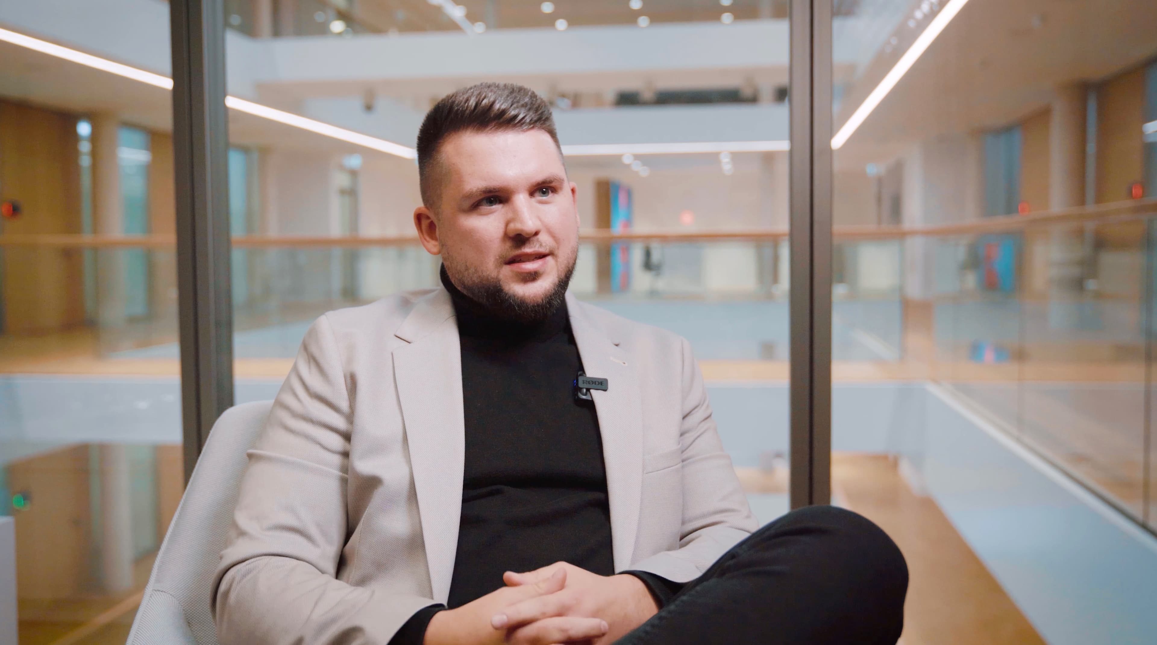 Mitarbeiter der Kasseler Sparkasse im Testimonial-Interview